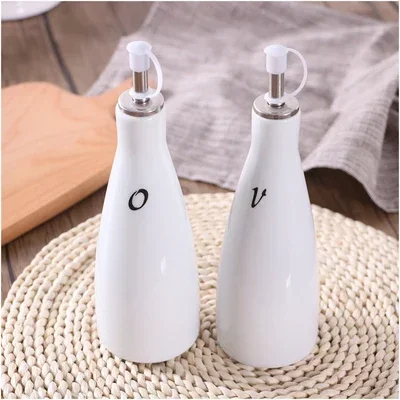 Vinegar Bottle Seasoning Pots Gravy Boats Ceramic Oil Pot Kitchen Oiler Household Oil Dispenser Bottle Soy Sauce Oil Bottle