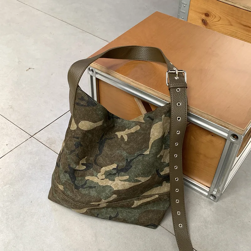 

FIRMRANCH Personalized Camouflage Retro Large Capacity Canvas Women's Shoulder Bag Crossbody Purse Tote