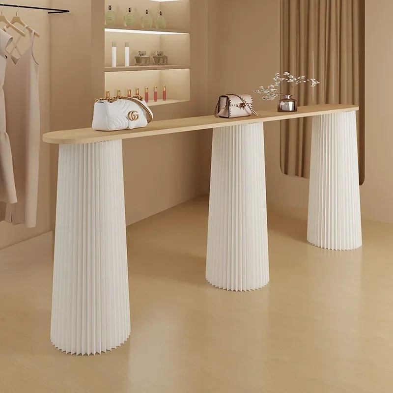Modeling strip booth Floor-to-ceiling product display stand