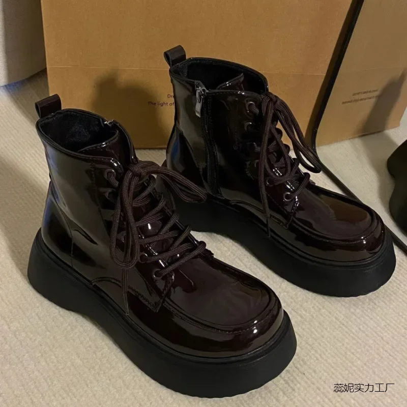 

Весенне-осенние новые изысканные женские ботинки, универсальные повседневные ботинки на толстой подошве в стиле ретро, модные трендовые универсальные современные ботинки