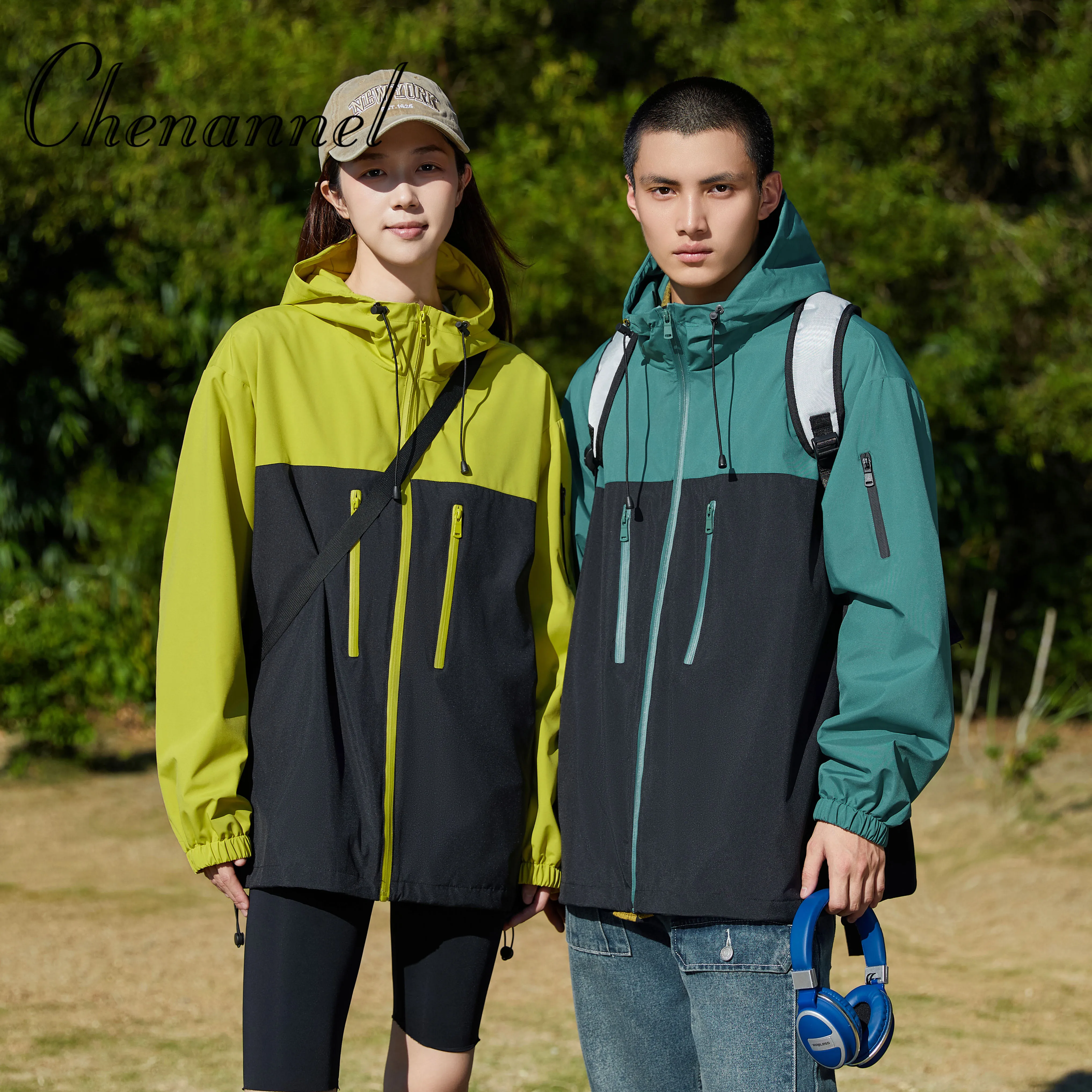 

Loose waterproof outdoor mountaineering suits for men and women in spring and autumn versatile couple jackets and windbreakers