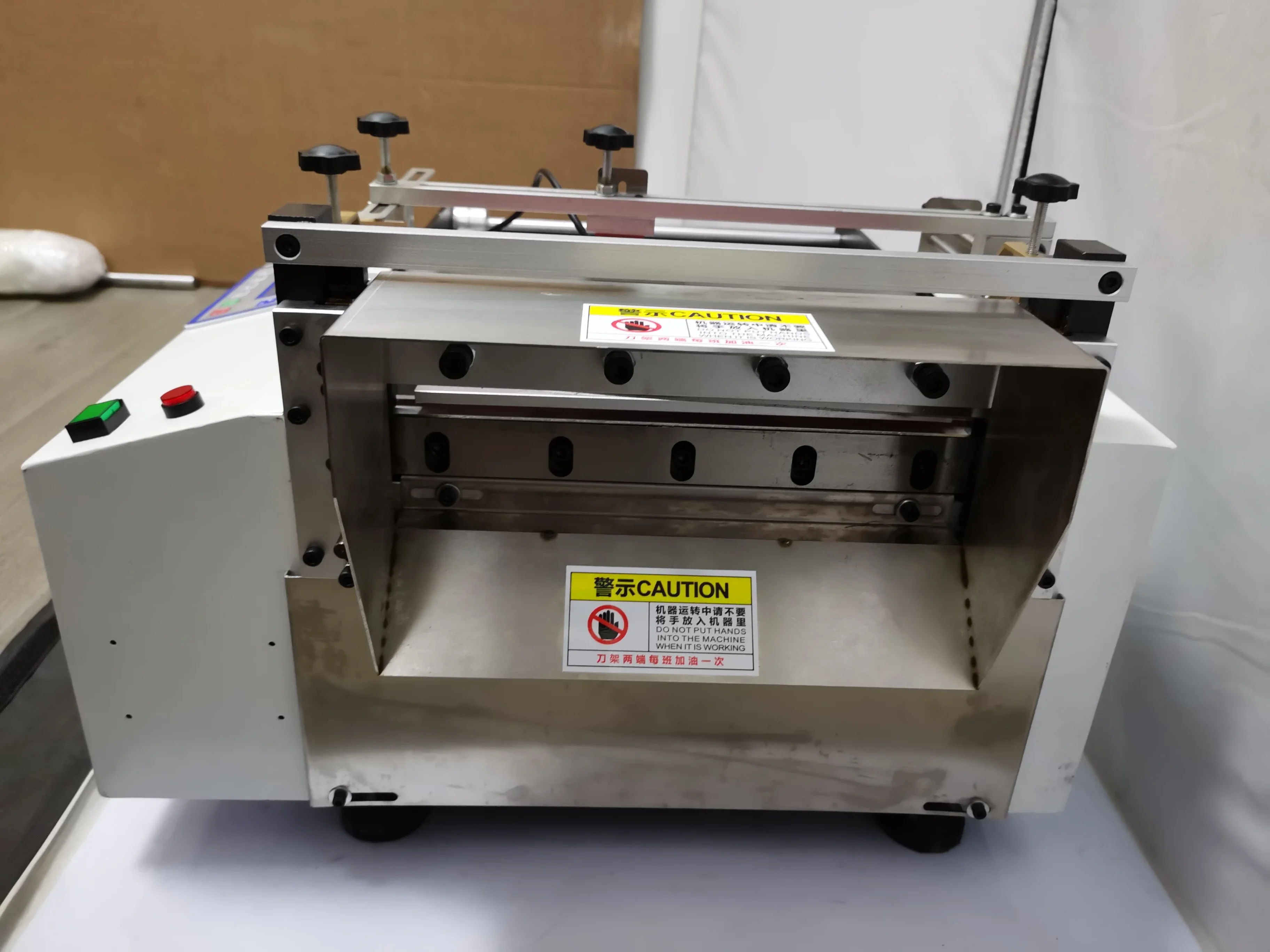 HY-300 Microcomputer Automatic Cutting Machine Copper and aluminum foil plastic polyester PVC cutter+optoelectronics locator