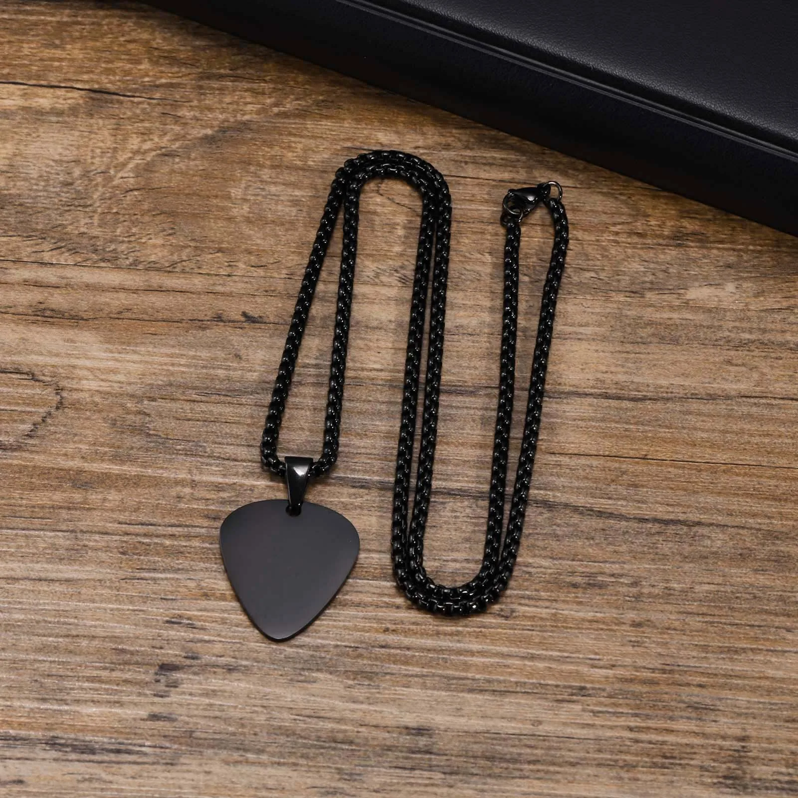 Guitar Paddle Non fading Couple Love Titanium Steel Necklace Simple and Fashionable Stainless Steel Pendant Holiday Gift