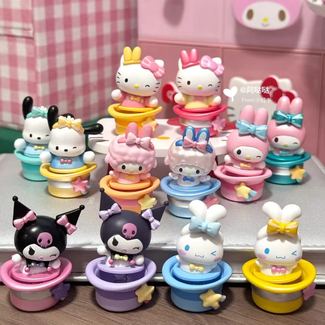 Nowa Niesamowita Seria Magicznych Kapeluszy Śliczne Zawieszki Niespodzianki Modne Zabawki Blind Box Mini Ozdoby Ręcznie Robione Prezenty Lalki z Kreskówek