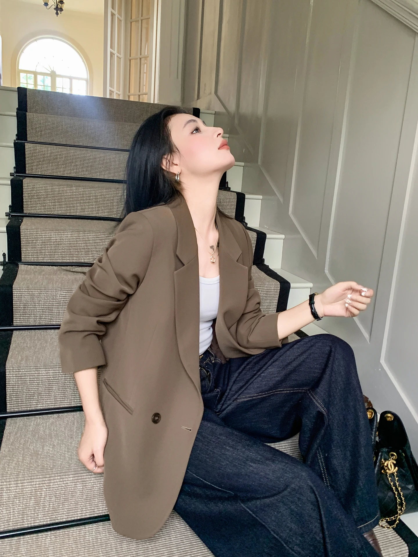 

Ele Повседневный женский костюм Jaet кофейного цвета, корейский Sle, высококачественное полиэфирное волокно, на полной подкладке, с круглым подолом, двойной...