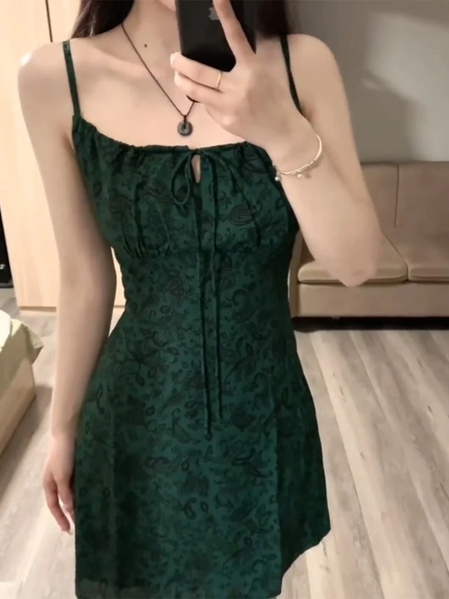 レトロな花柄プリントのホルターネックミディ丈ワンピース レディース 夏の新作 ベルト付き ウエストシェイプ スパイスビーチ バケーションワンピース