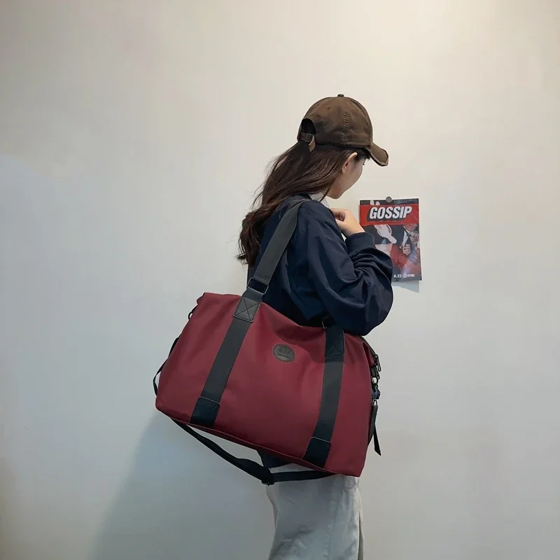 Bolso de viaje informal liso de gran capacidad para mujer, bolso de hombro y bandolera sencillo a la moda, versátil, con sentido de lujo, 2025