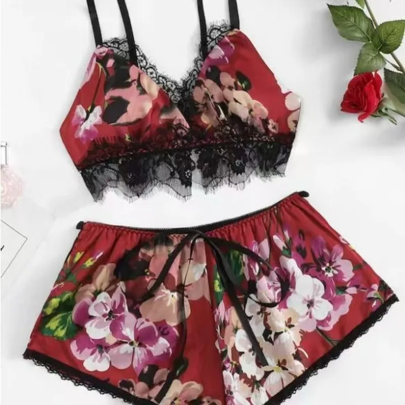 

Сексуальное женское белье с цветочным узором. Восхитительное нижнее белье — комплект женской домашней одежды с нижним бельем с принтом и цветочными краями с оборками.