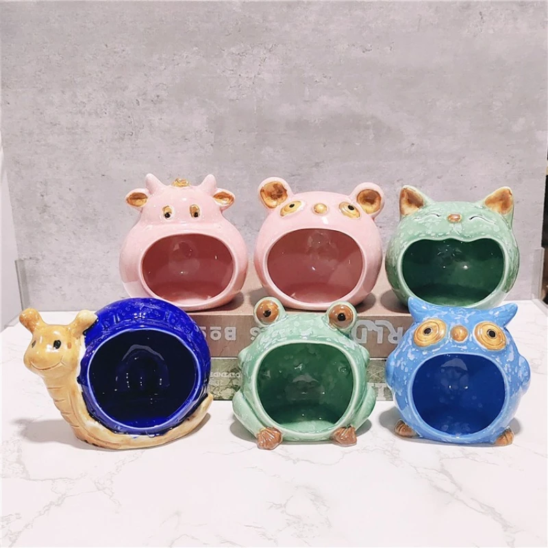 Cartoon animal shaped ceramic ornaments, hamster nest shelter, golden bear summer heat dissipation cabin, landscape ornaments