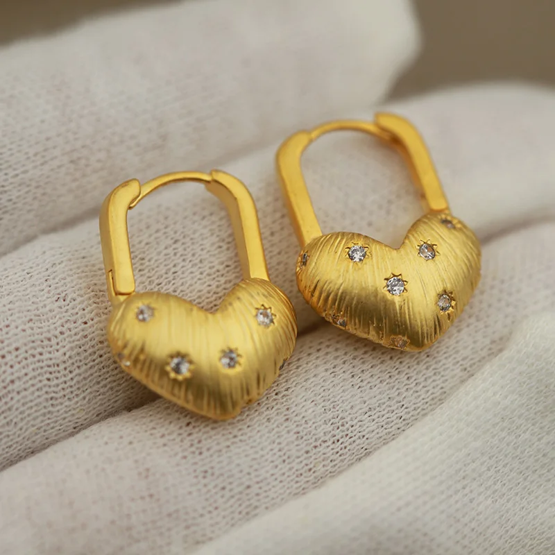 New Sight Design Unique Crystal Heart Stud Earrings for Women Fashion Brand Brand Jewelry Elegant Earrings