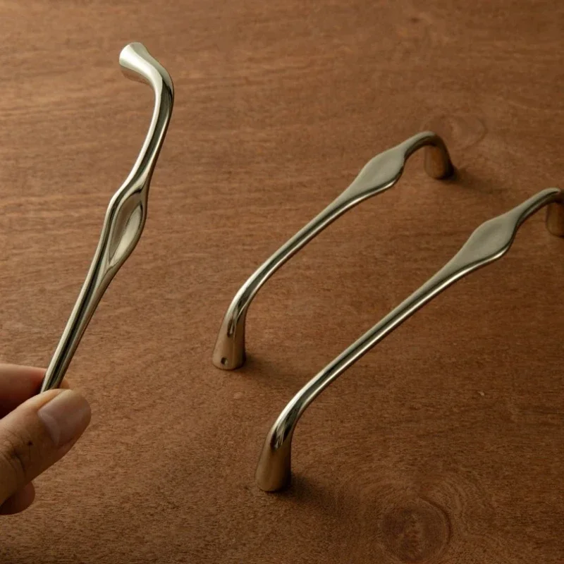 Streamlined Solid Brass Handles Titanium Silver Cabinet Pull Luxury Furniture Knobs Wardrobe Drawer Handles Minimalist Hardware