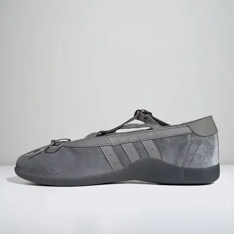 adidas Originals Unisex Dance Shoes - Flexible Sole, Lightweight & Breathable for Dance Training JR4487