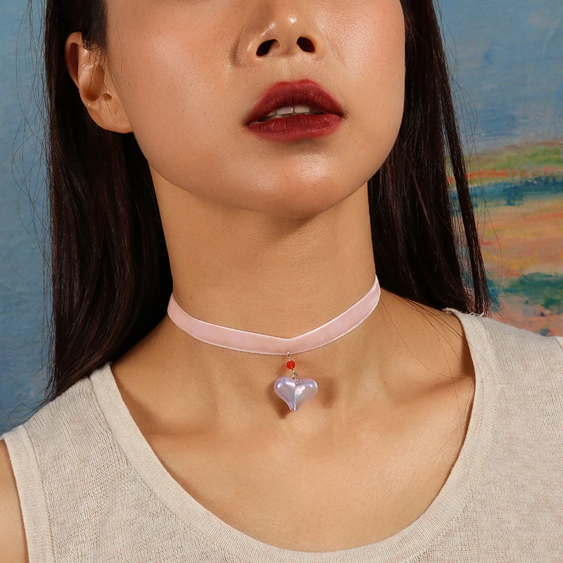 Sexy rote Samt-Choker-Halskette für Frauen, Herzanhänger-Halskette, Schmuckgeschenk für Mädchen, Party, Festival – Detail 2