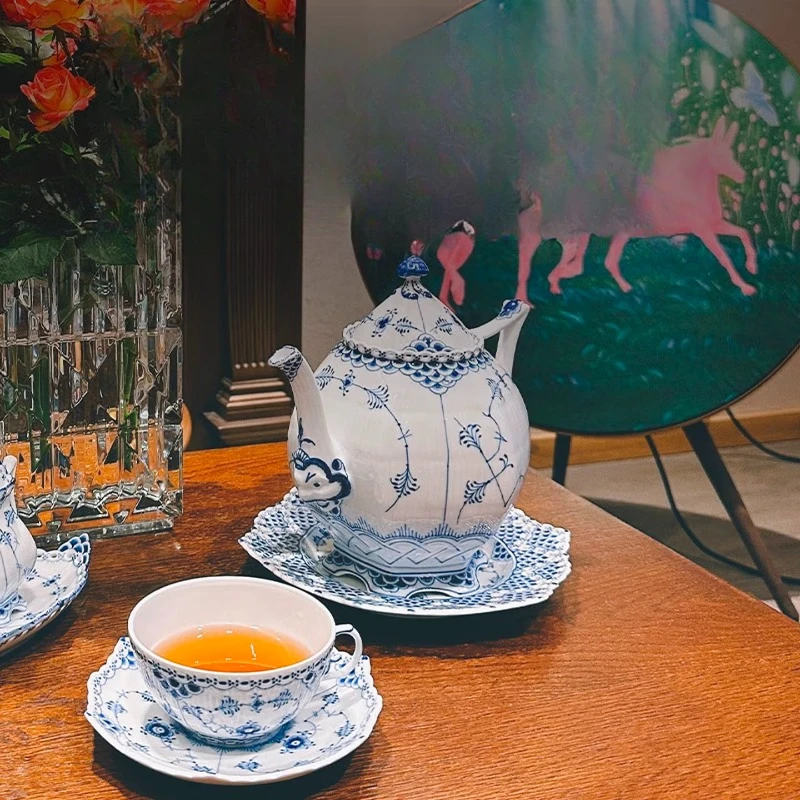 Full lace hand-painted teapot Poseidon pot single pot ceramic tea, teapot 700ml