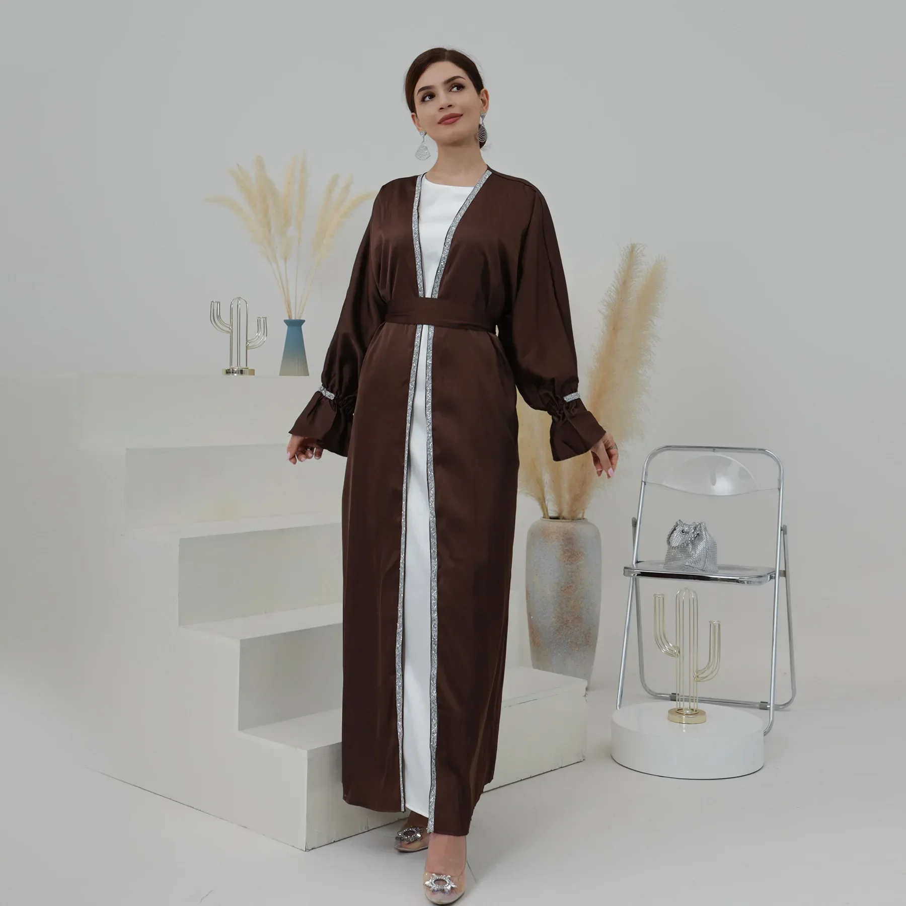 Kimono Abaya Turchia Raso Abaya Aperto per Le Donne Dubai Pianura Manica Svasata Perline Abiti Musulmani Vestito Islamico Africano Caftano Veste