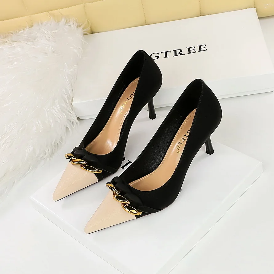 

Women's Fashion Style Banquet With High Heels Shallow Mouth Color Blocking Pointed Metal Chain Decoration Single Wedding Shoes