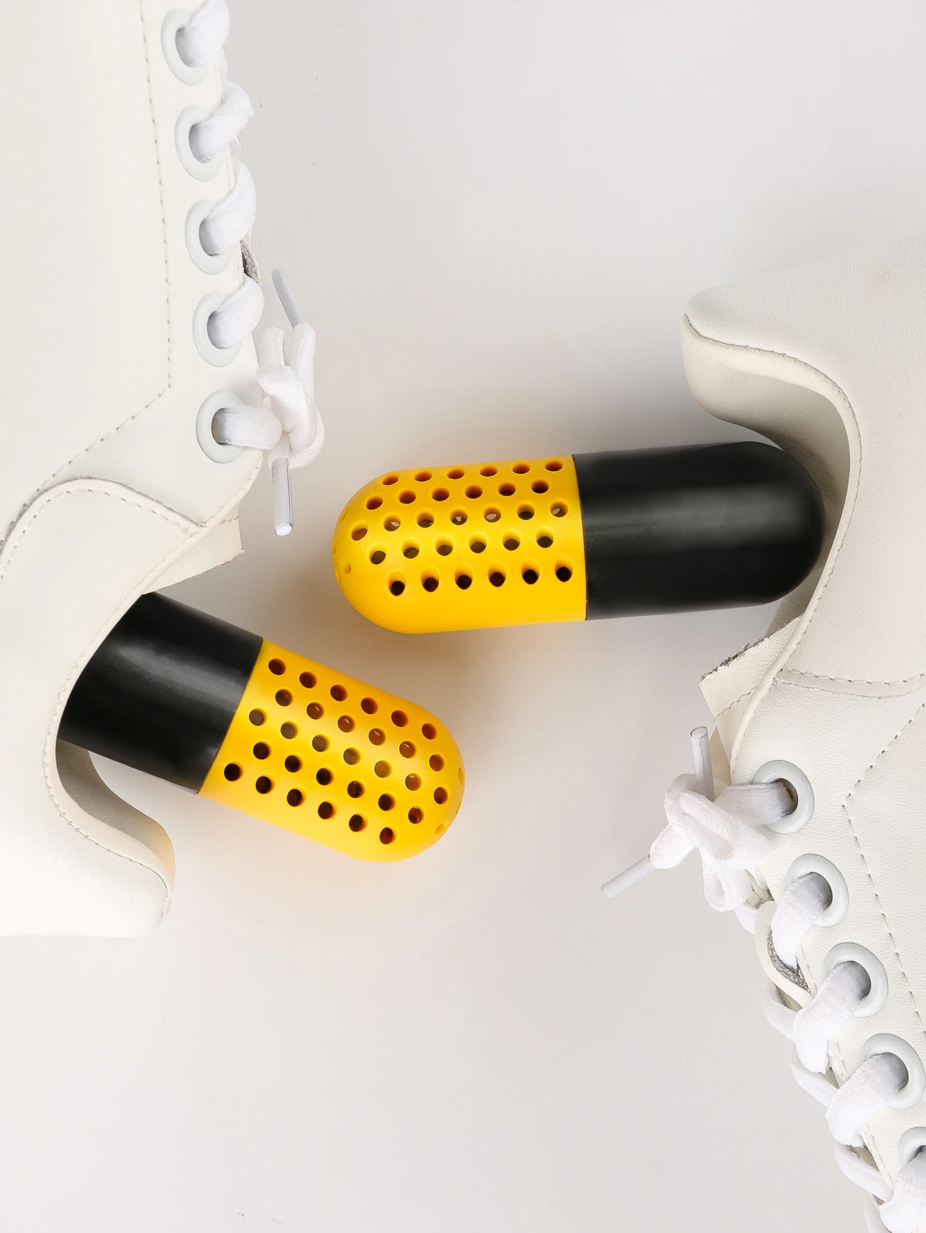 Sneakers deodorizing capsule, moisture-proof, dehumidifying, drying, shoe cabinet, wardrobe, and expanding fragrance