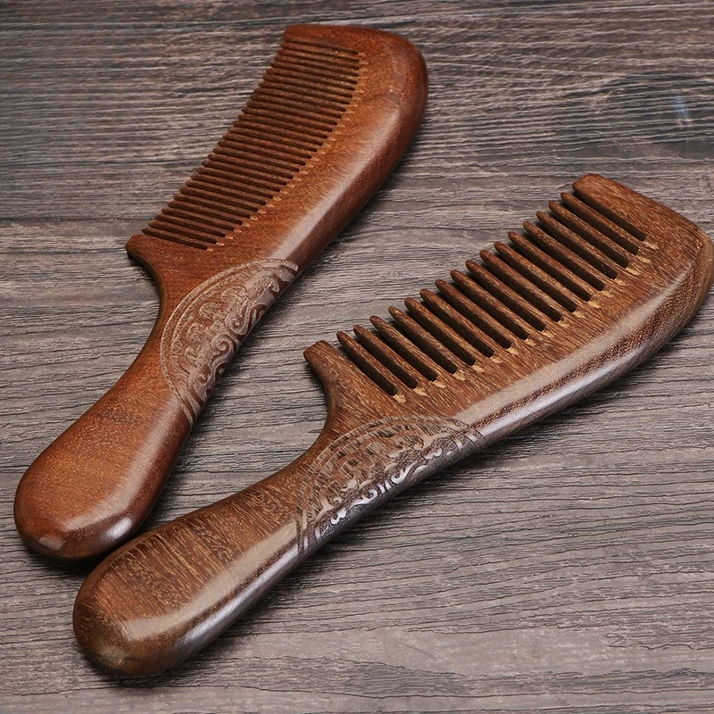 Peigne de massage en bois de santal Golden Silk : Outil antistatique pour le soin des cheveux et des méridiens. Design en bois sculpté épaissi, multi-spécifications
