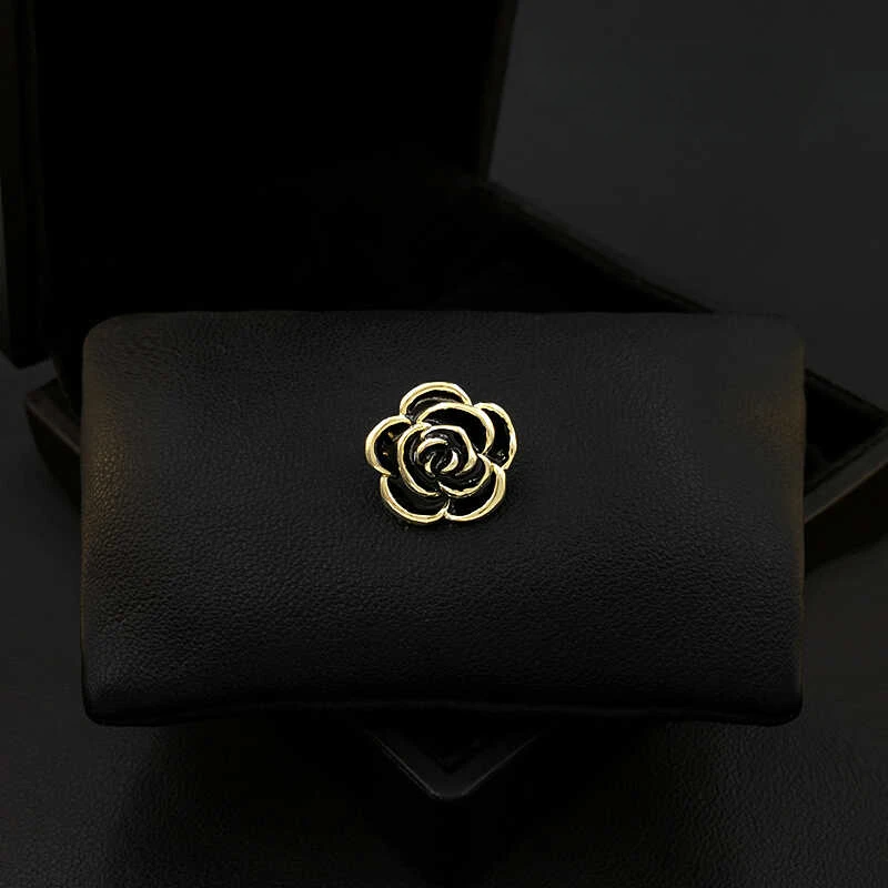 

Black Camellia Flower Small Brooch Women's Suit Collar Pin Ornament Cardigan Anti-Exposure Fixed Buckle Jewelry Accessories 5615