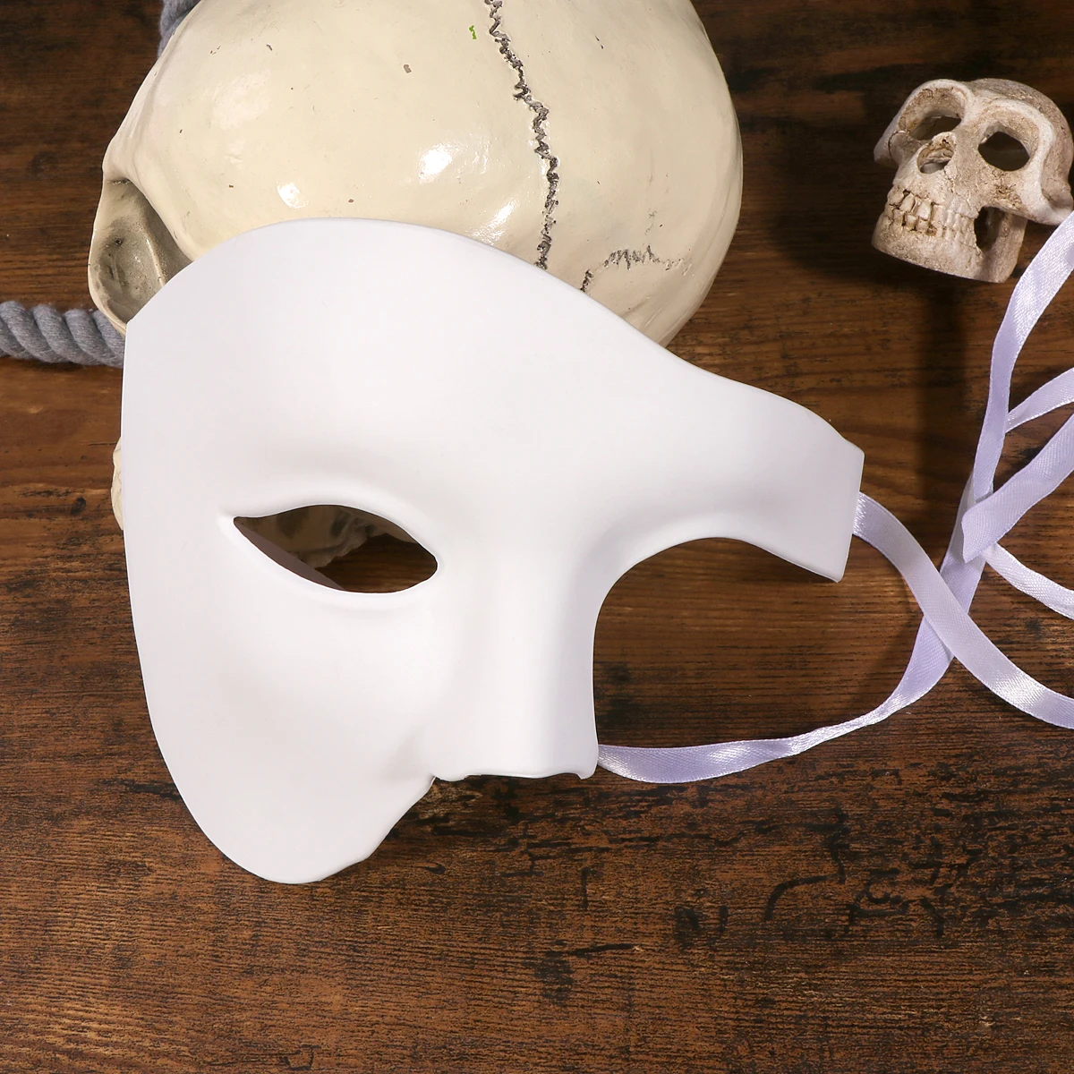 

Retro One Eyed Masquerade Mask Half Face Halloween Party Costume Accessory For Cosplay Wedding Festival White