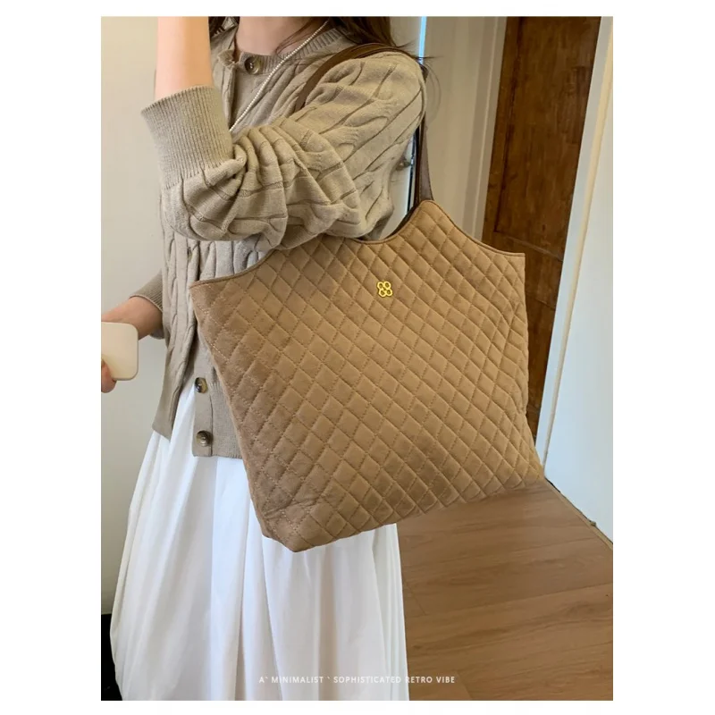 

Classy Ladies Crossbody-Bag Made Of Cove-Printed Leather Featuring Satin-Shiny Spacious Durable Trendy Switzerland Modern Style