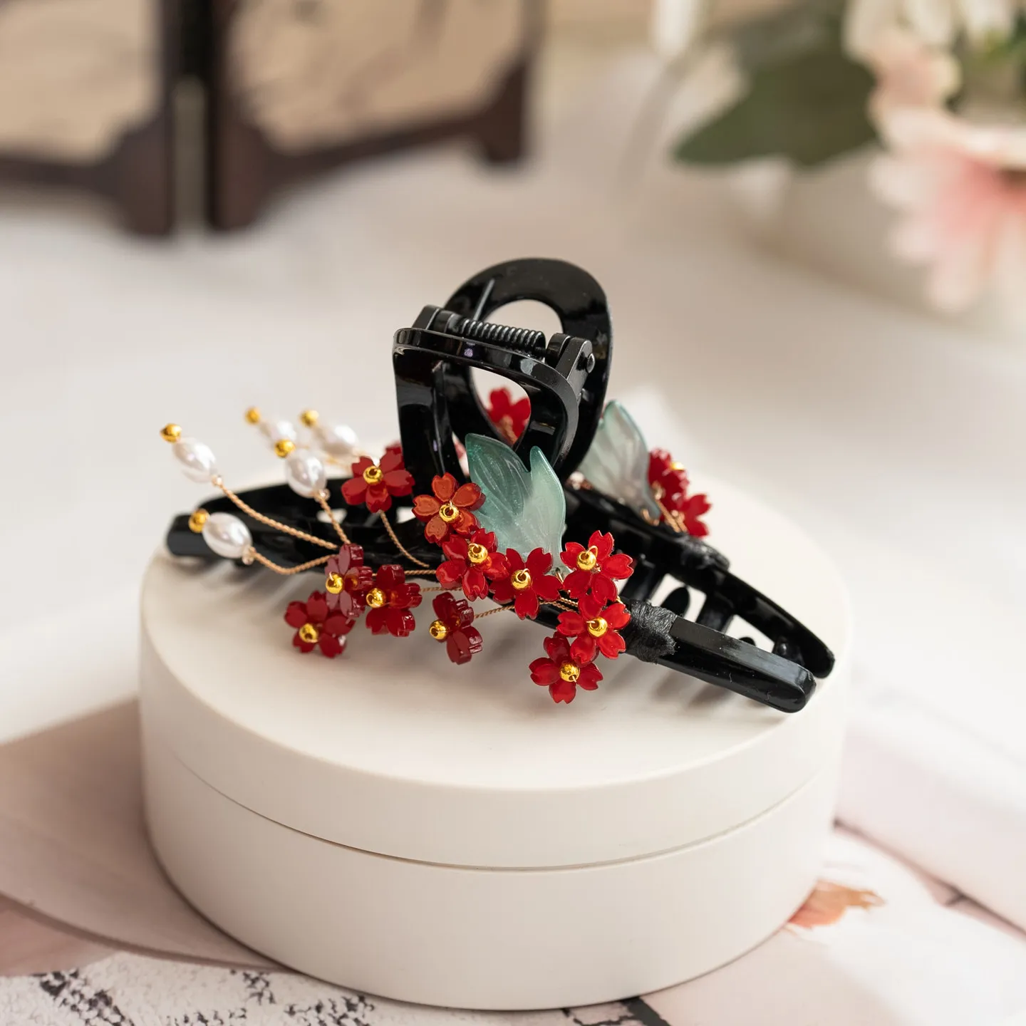 2026 New Chinese Style Elegant Floral Beaded Shark Clips For Thin Hair Bun Updo Qipao Bridal Red Yellow Green Bamboo Leaf Styles