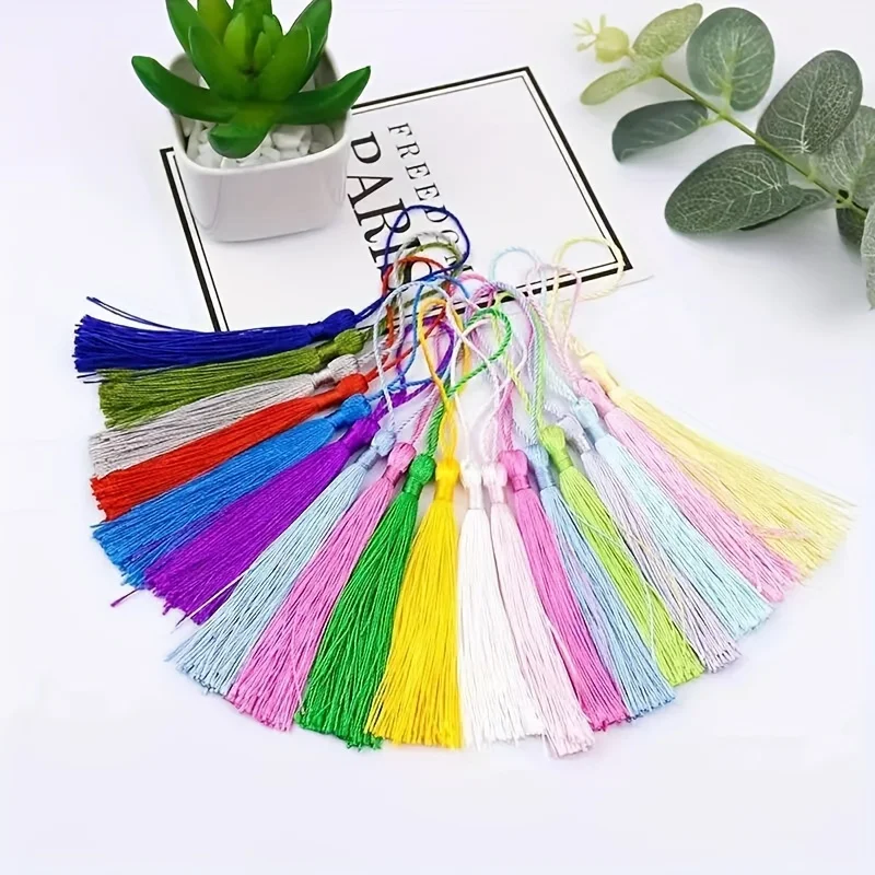 60Pcs (30 Tassels and 30 Bookmarks) Hand-Painted Blank Bookmarks and Colorfulful Tassels - DIY Gift Craft Making Accessories Paper Bookmarks White Cardboard Hand-Painted Bookmarks Gift Packaging Bag Hanging Drawing Paper