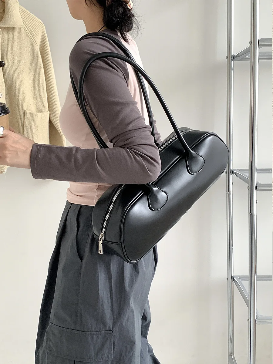 New baguette bag simple all-in-one shoulder bag women's advanced sense large capacity commuter underarm bag