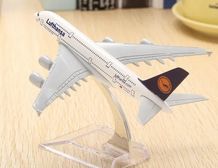 A380 Lufthansa Airplane Aircraft Model 16cm Airline Aeroplan Diecast Model Collection Decor Gift Toys For Children