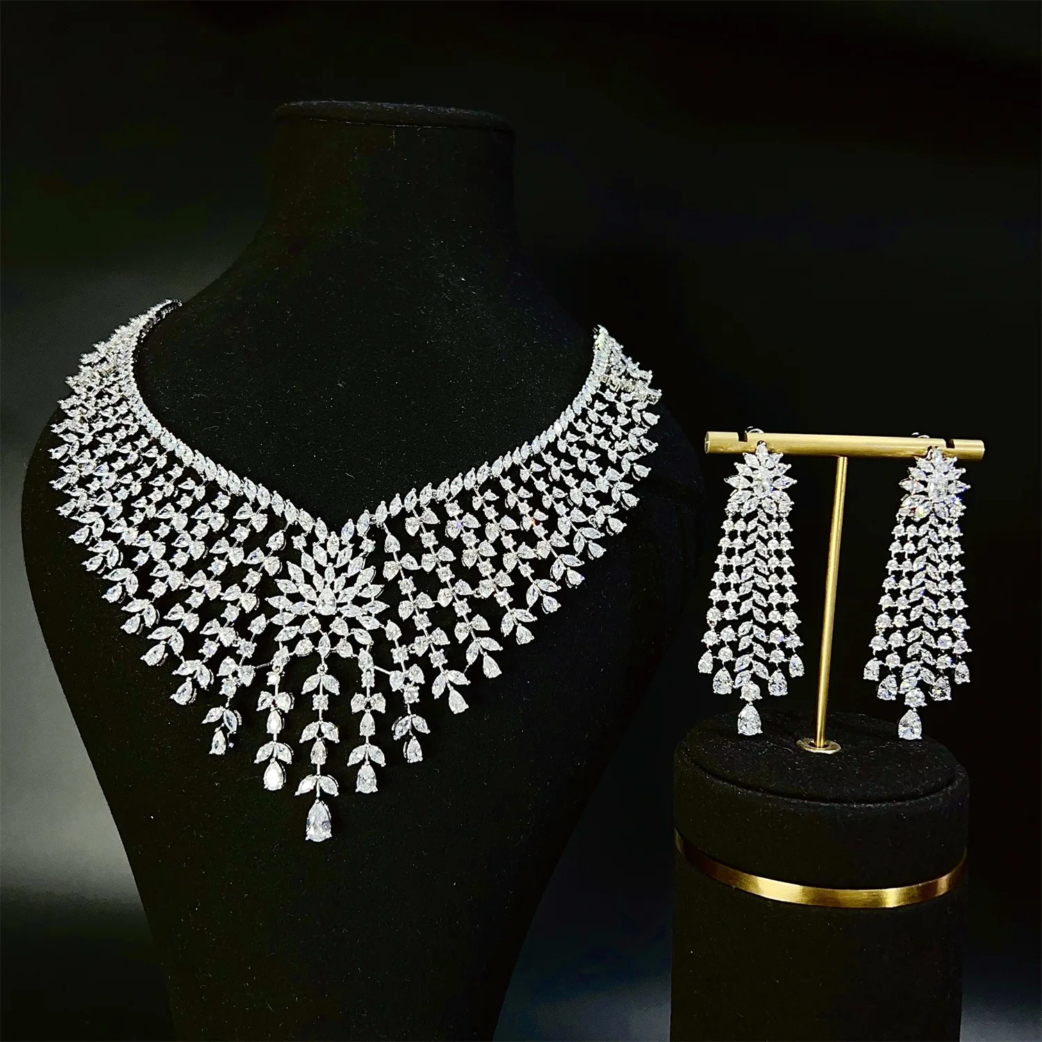 

HIBRIDE New Luxury Fringe Shape Necklace Earrings Clothing Accessories for Nigeria Wedding Bridal Travel Gifts Gala Gifts S-900