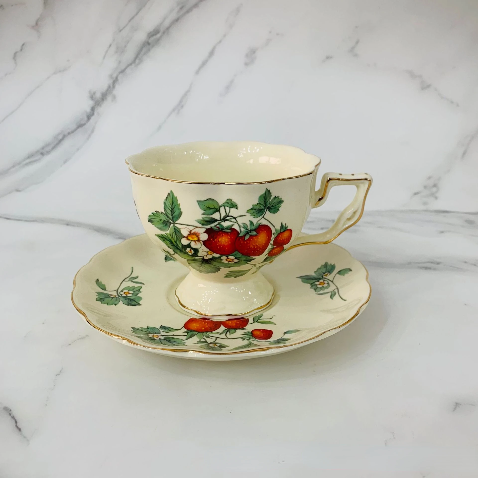 French Vintage Phnom Penh Cream Strawberry Fresh Afternoon Tea Ceramic Coffee Cup Plate Large Mouth Milk Tea Cup Tea Pot