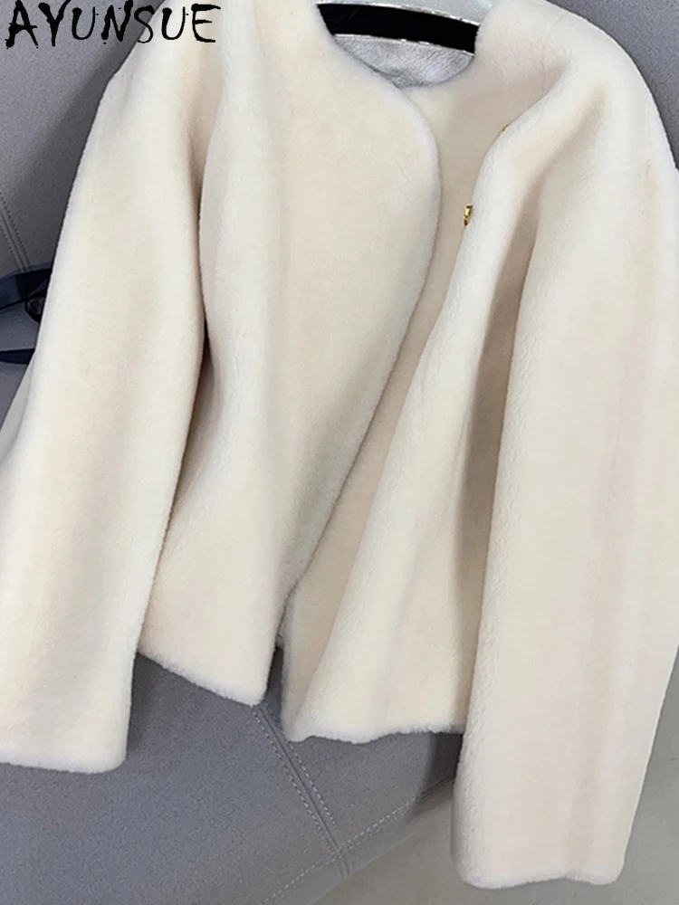 سترات شتوية 100% من فراء الضأن من AYUNSUE سترات نسائية قصيرة أنيقة متينة للنساء ملابس موضة 2025 سترات نسائية Élégante