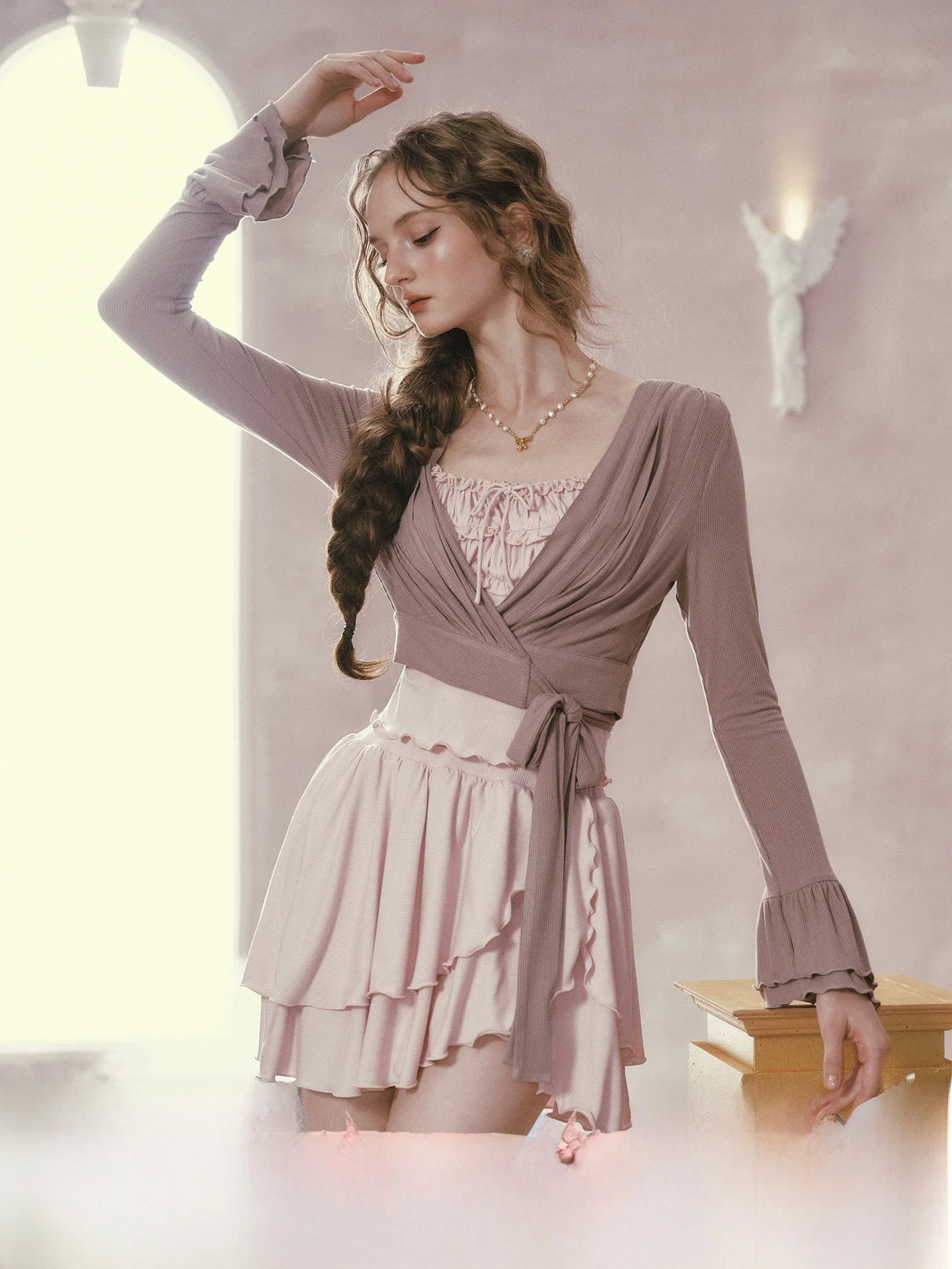 

Комплект из трех предметов LaceMade Ballet Poer Fog для девочек: вязаная эластичная спортивная футболка, открытый кардиган и юбка на бретельках, высокая эластичность