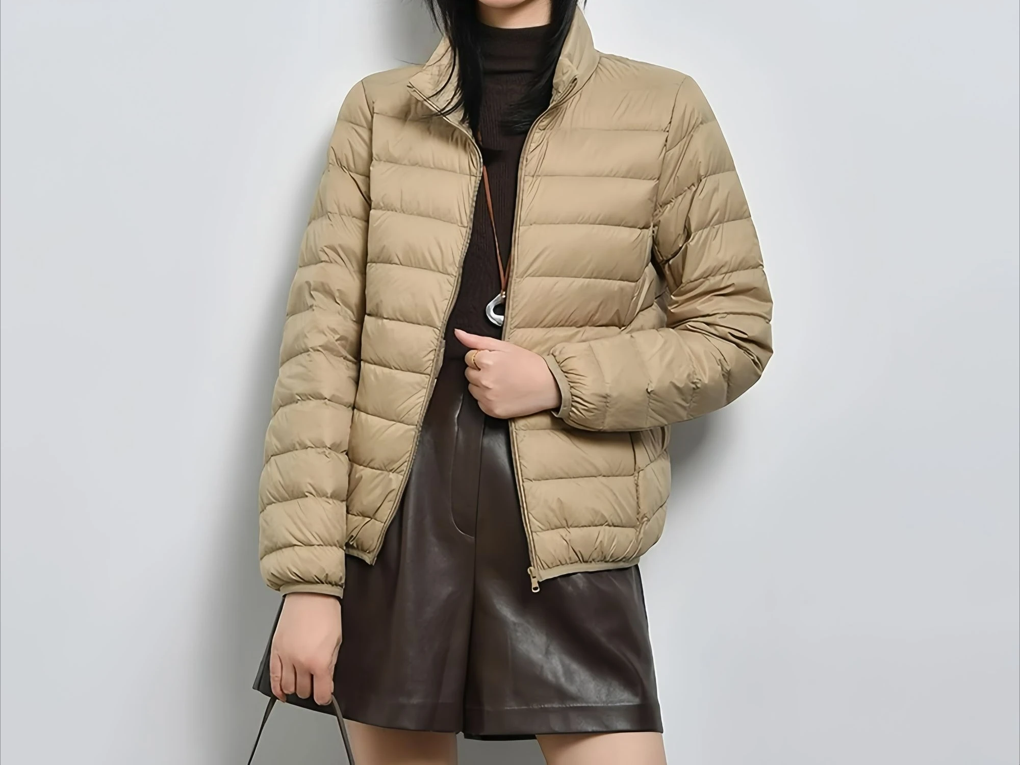 スタンドカラー軽量ダウンジャケット レディース 多用途ファッション ショート丈 ダックダウン 軽量 2025秋冬新作コート