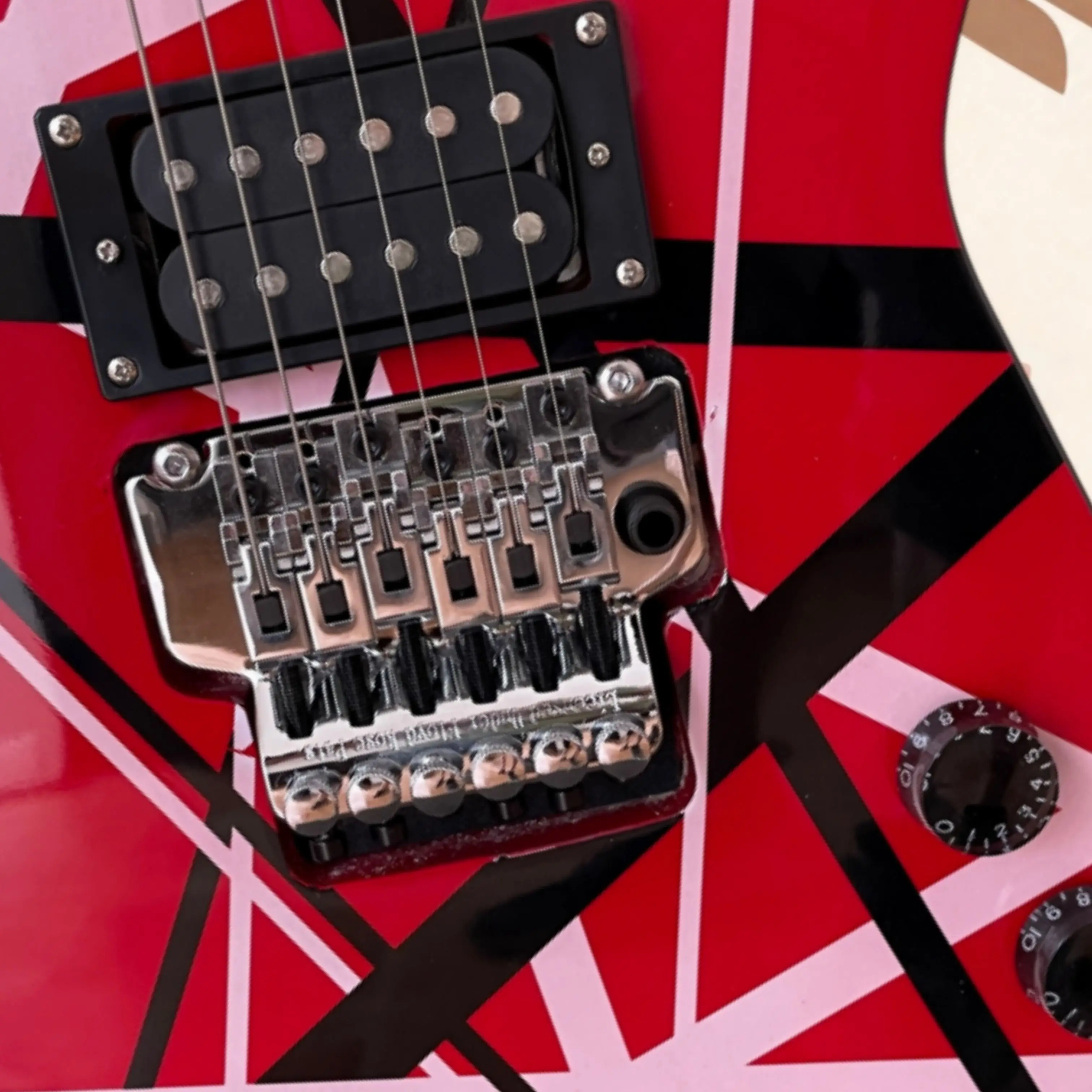 Modern Style Geometric Line Graphic Electric Guitar,HH Pickups Guitars,Thick & Punchy Tone for Rock Playing &Collection Guitarra