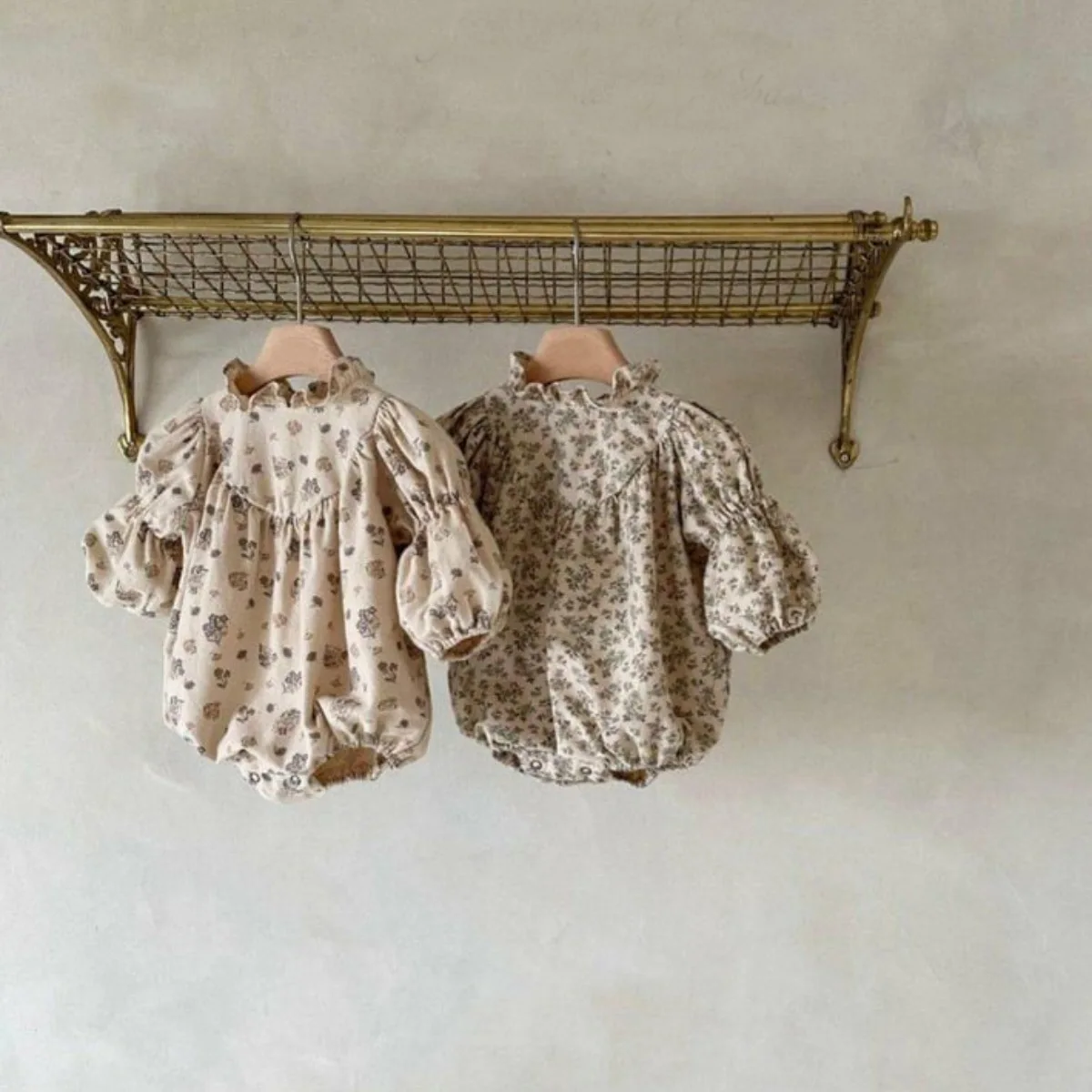 

2026 Spring New Baby Long Sleeve Bodysuit Cotton Infant Girls Vintage Floral Jumpsuit Toddler Sweet Princess Clothes 0-24M