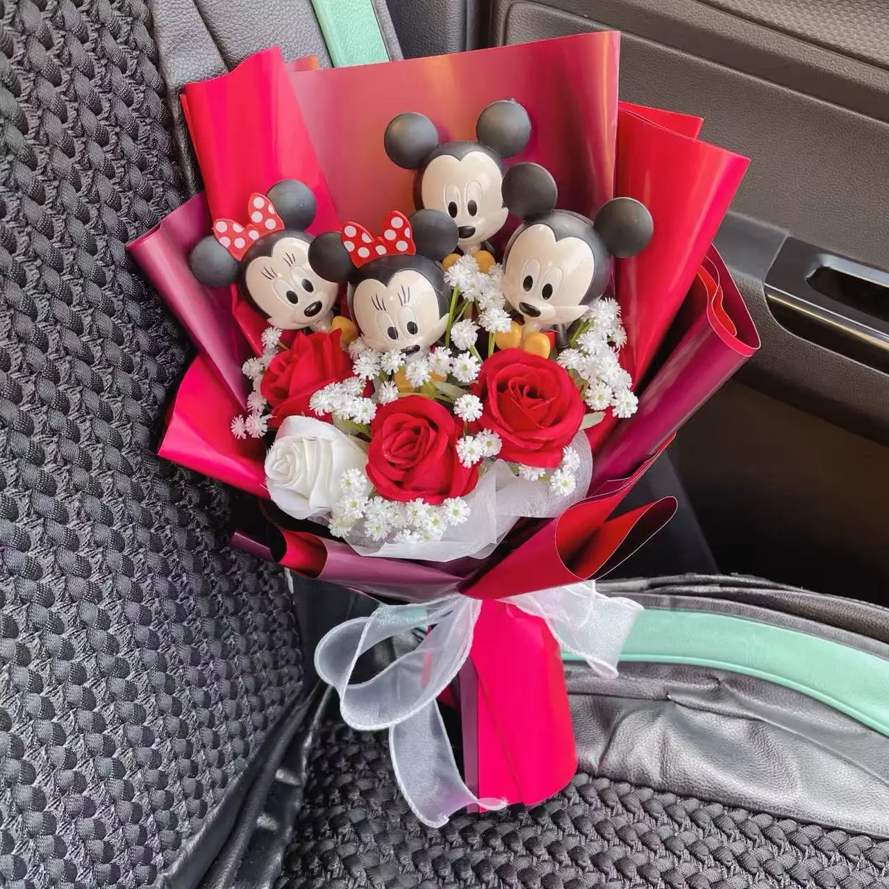 Cartoon Mickey Mouse Minnie Plüschpuppenspielzeug mit Blumen, kreativer handgefertigter Blumenstrauß, Valentinstag, Weihnachten, Abschlussgeschenk für Kinder – Detail 7