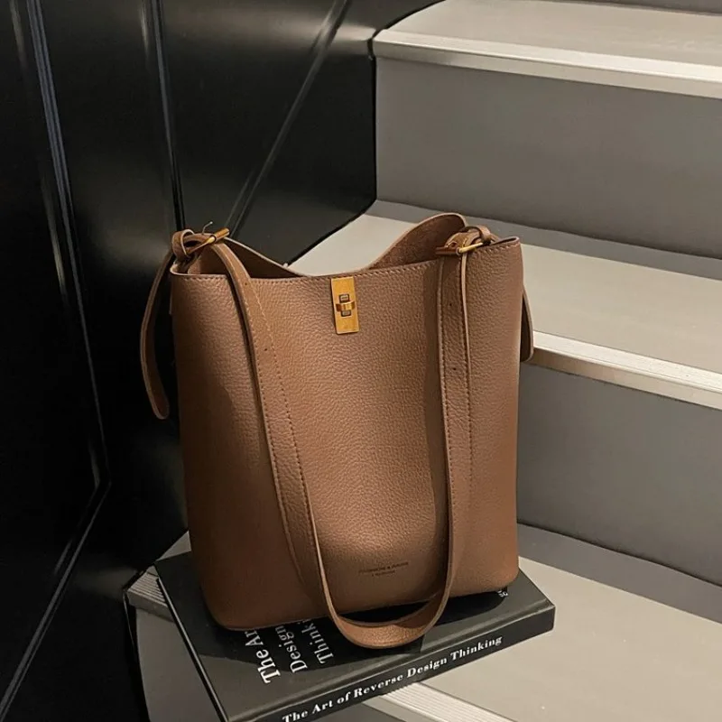 

Vintage Elegant Diaper Bag High-End Leather Messenger Fashionable Solid Color Tote Large Capacity Business Shoulder Purse