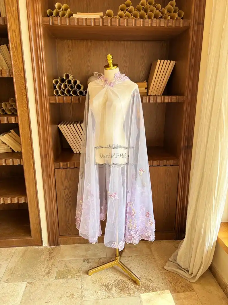 

Vintage Purple Flower Lace Hooded Wedding Cape 3D Floral Bridal Cloak with Pearl Customize Length And Style / Accept Bulk Orders