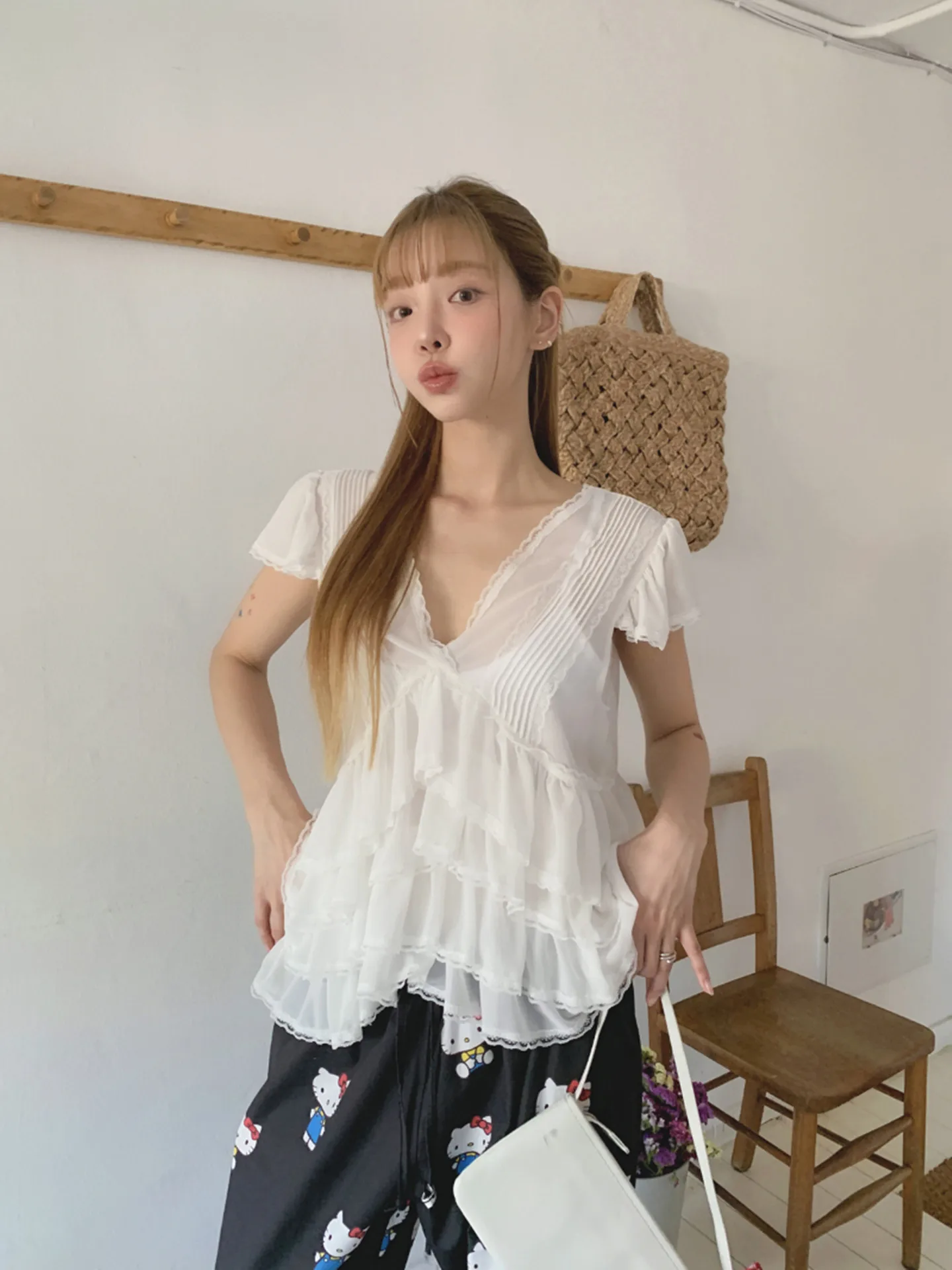 

Летняя винтажная блузка с рюшами и кружевом, с коротким рукавом, приталенная, универсальная, в корейском стиле, свободного кроя, для женщин