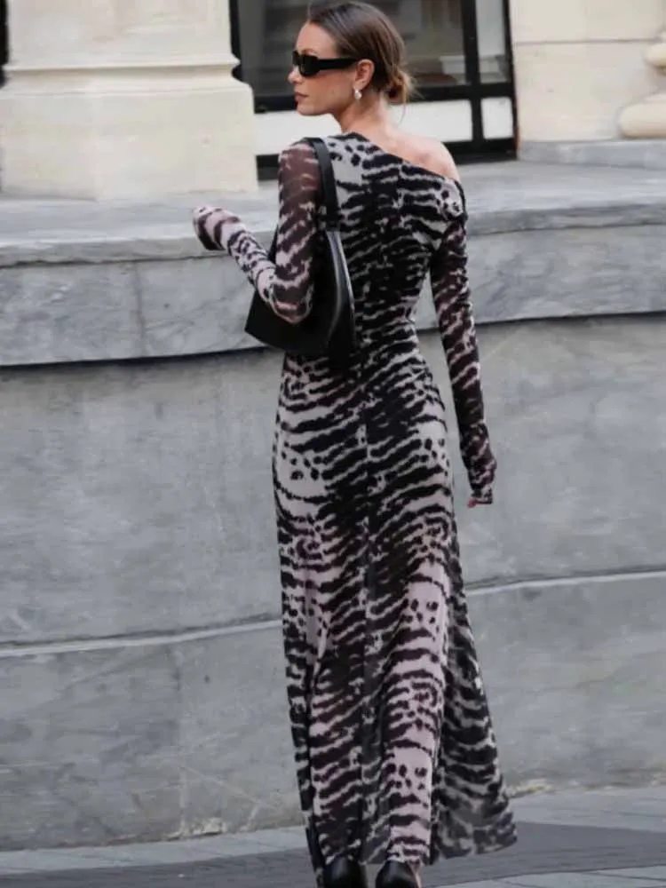MCDV Schräge Schulter Bodycon Maxi Kleid Frauen Herbst Vintage Y2K Langarm Geraffte Stretch Print Kleider 2025, Neue Streetwear