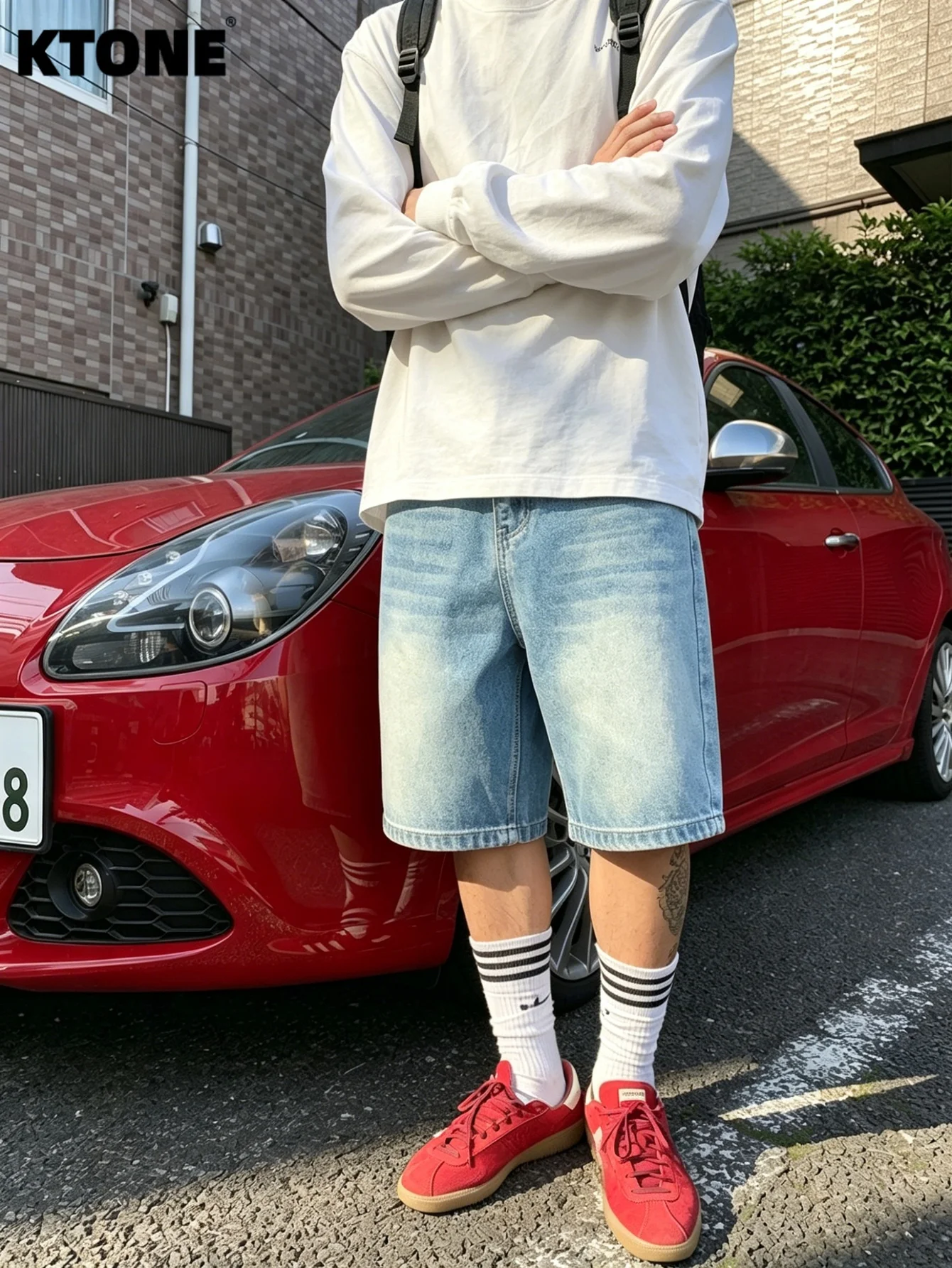 

Simple Design Loose Fit Denim Bottoms No accessories or belts included