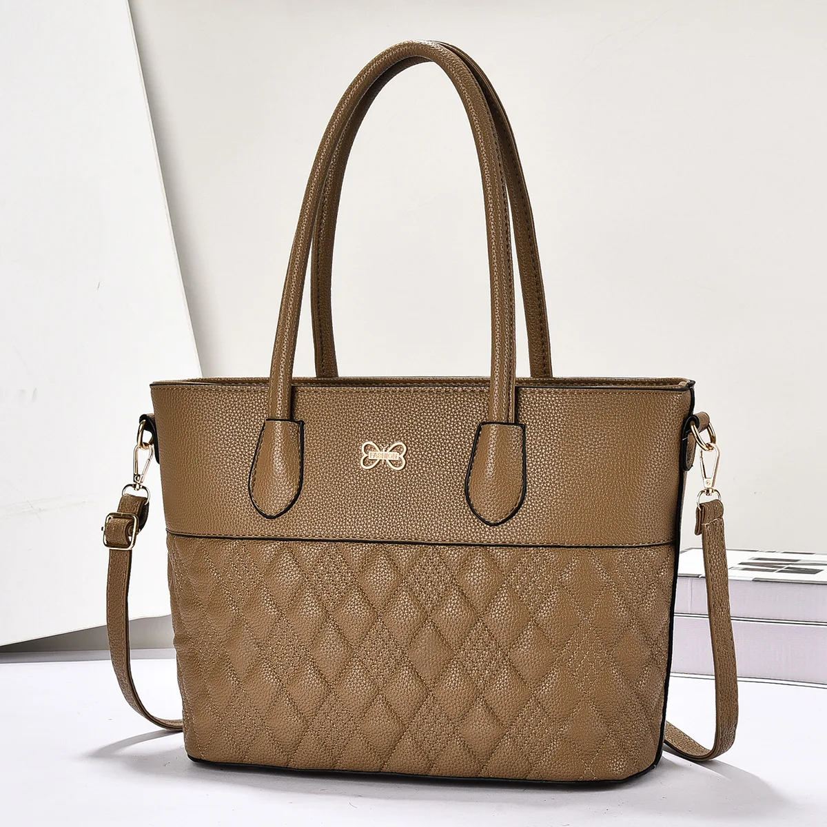 

2025 Must-Have Structured Bag! 3 Ways To Wear: Handheld, Shoulder or Crossbody! Premium Material with Perfect Shape Retention