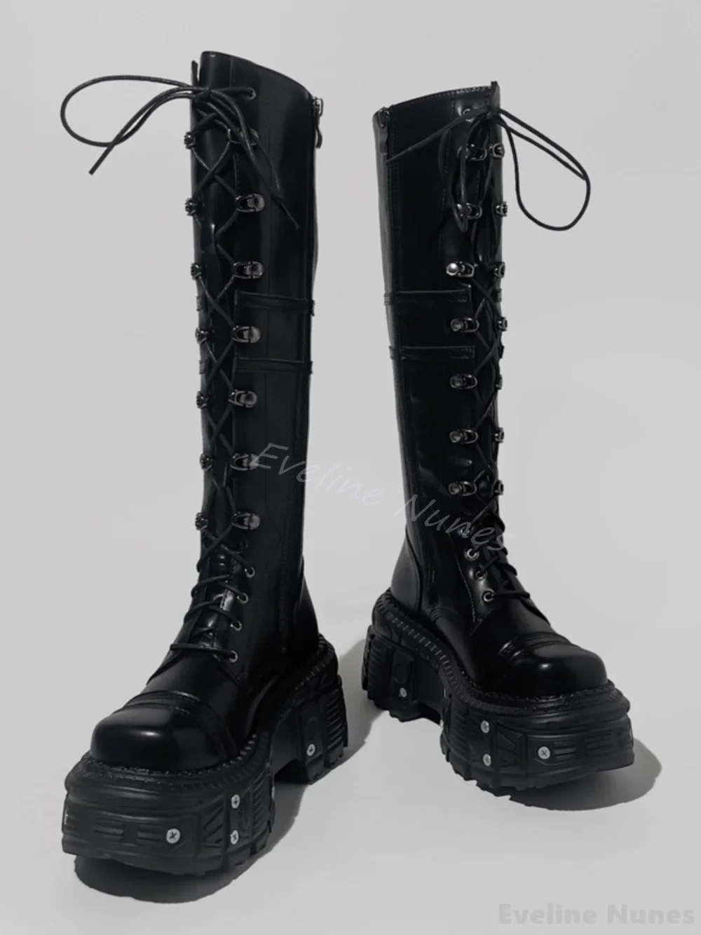 

Cyberpunk Thick Sole Motorcycle Boots Women Round Toe Rivet Cross Strap Side Zipper Black Leather Boots 2025 New Hotties Boots