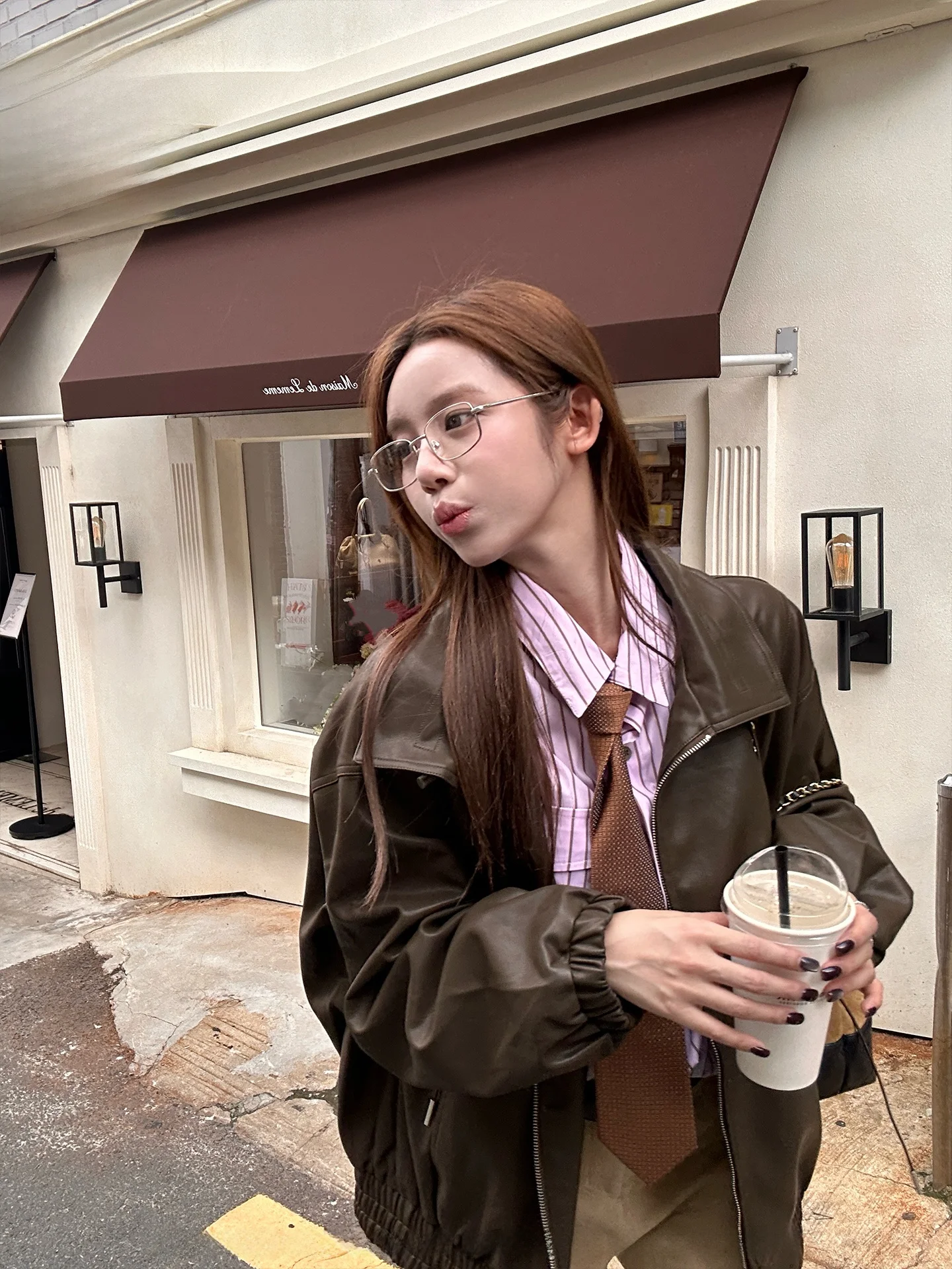 Jaqueta de Couro PU Retrô Coreana com Capuz, Caimento Solto, Ombro Caído, Casual e Moderna, com Zíper Longo para Jovens...