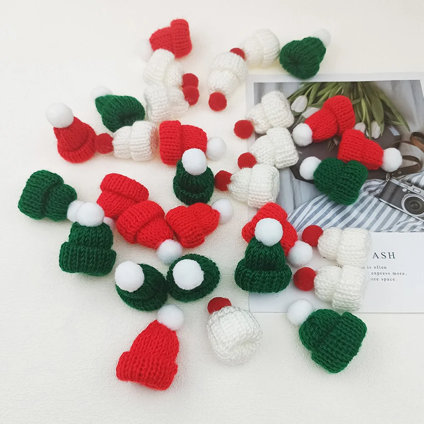 30 Stück Mini-Weihnachtsmützen-Applikationen 3,5x4,5CM Mehrfarbig DIY Haarspangen Kleidung Kopfbedeckung Taschendekoration Aufnäher für Kreatives Basteln – Detail 5