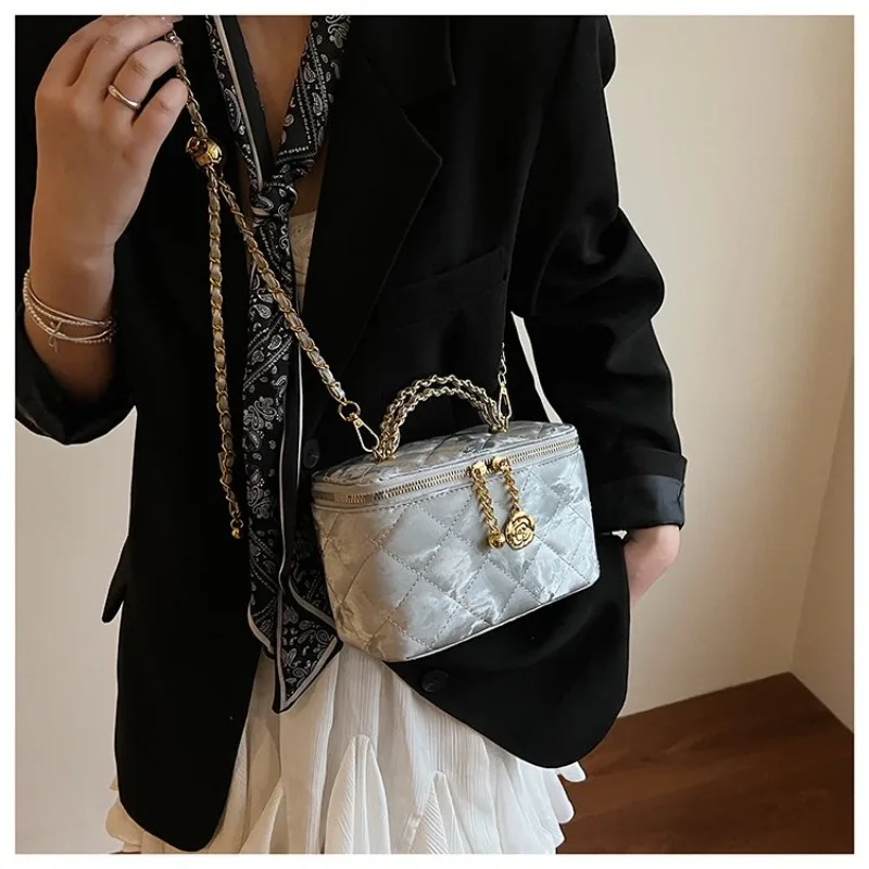 

Unique Sleek Tote Bag Ladies Office Commuting Work Trip Exquisite Fashionable Chic Effortless Elegant