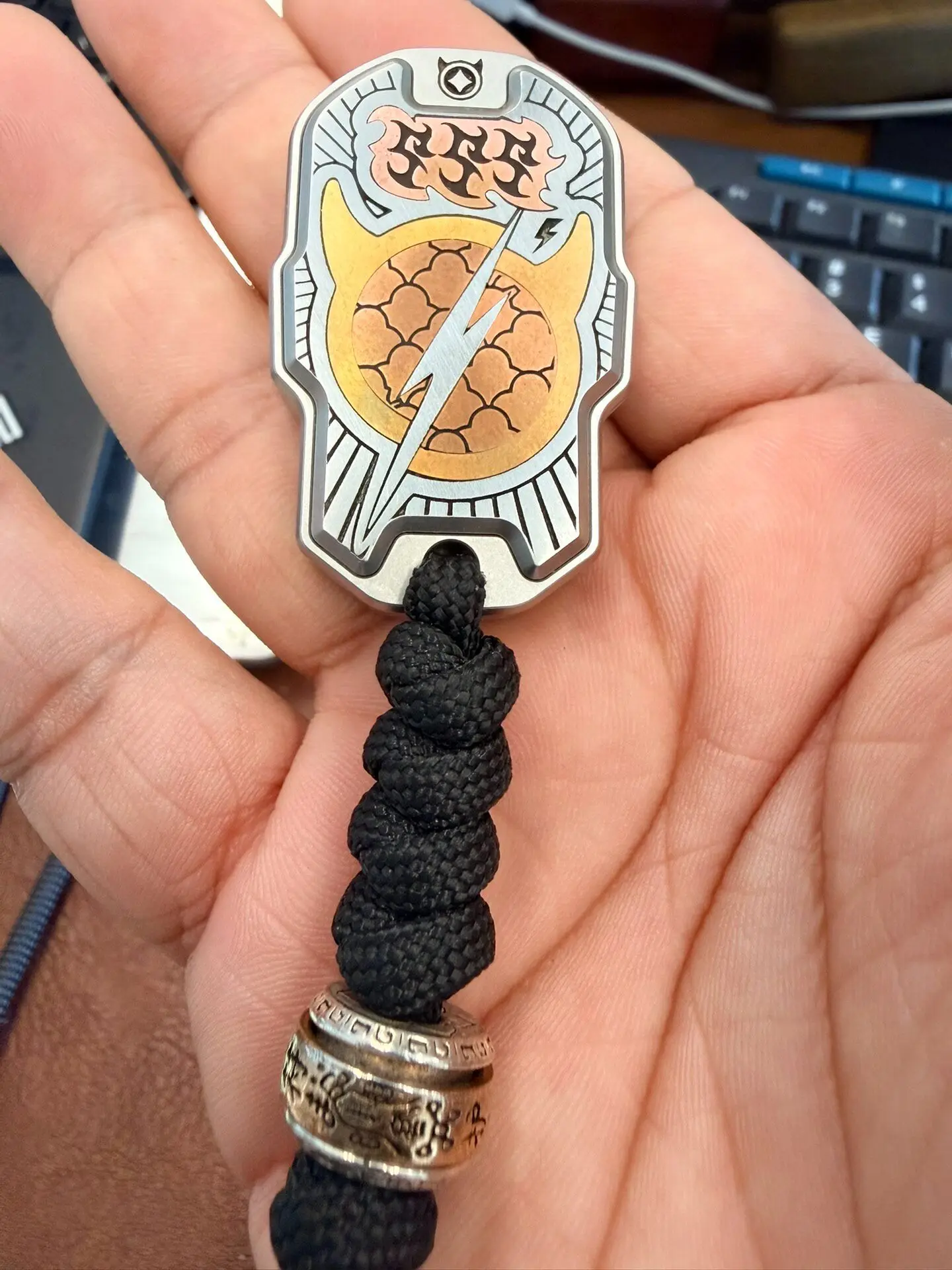 Used EDC Samurai Push Card, Produced By SSS Studio, Metal Material Color Carving Process, Replaceable Patch