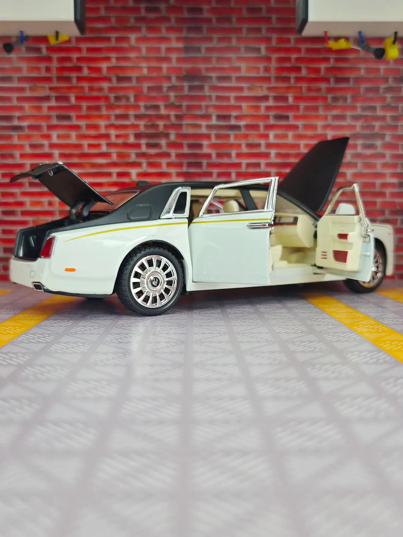 1:24 Rolls-Royce Phantom coche de lujo modelo de coche de aleación cielo estrellado top acústico-óptico extraíble adornos de coche de juguete