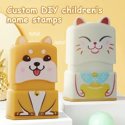 Niedlichen Cartoon Hund und Katze DIY benutzer definierte personal isierte Name Spielzeug Siegel Stempel wasserdichte Kleidung Schulkinder Geschenk Etikett Tag Name Spielzeug